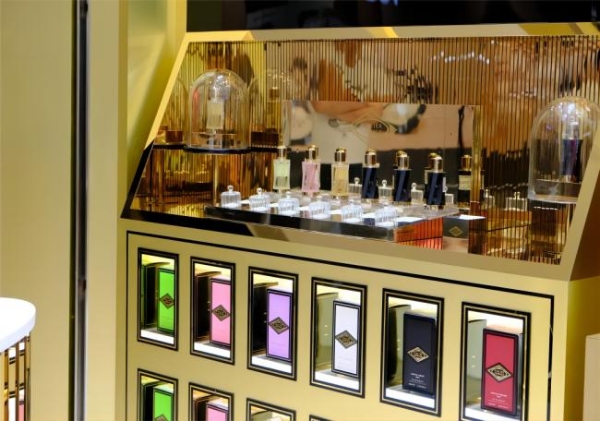 标题《国际香氛品牌：迈入新的“黄金时代”》