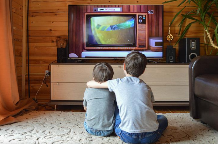 电视开机黑屏是什么原因？日常如何保养电视机呢？